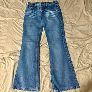 Low-rise flared/bootcut jeans